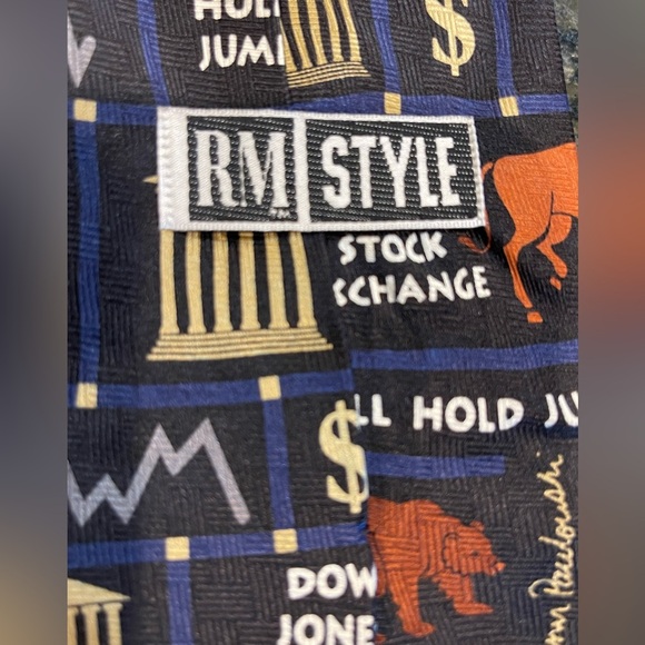 📈📊100% Silk Wall Street themed tie with NYSE, NASDAQ. Black, blue, white hues - Picture 5 of 6
